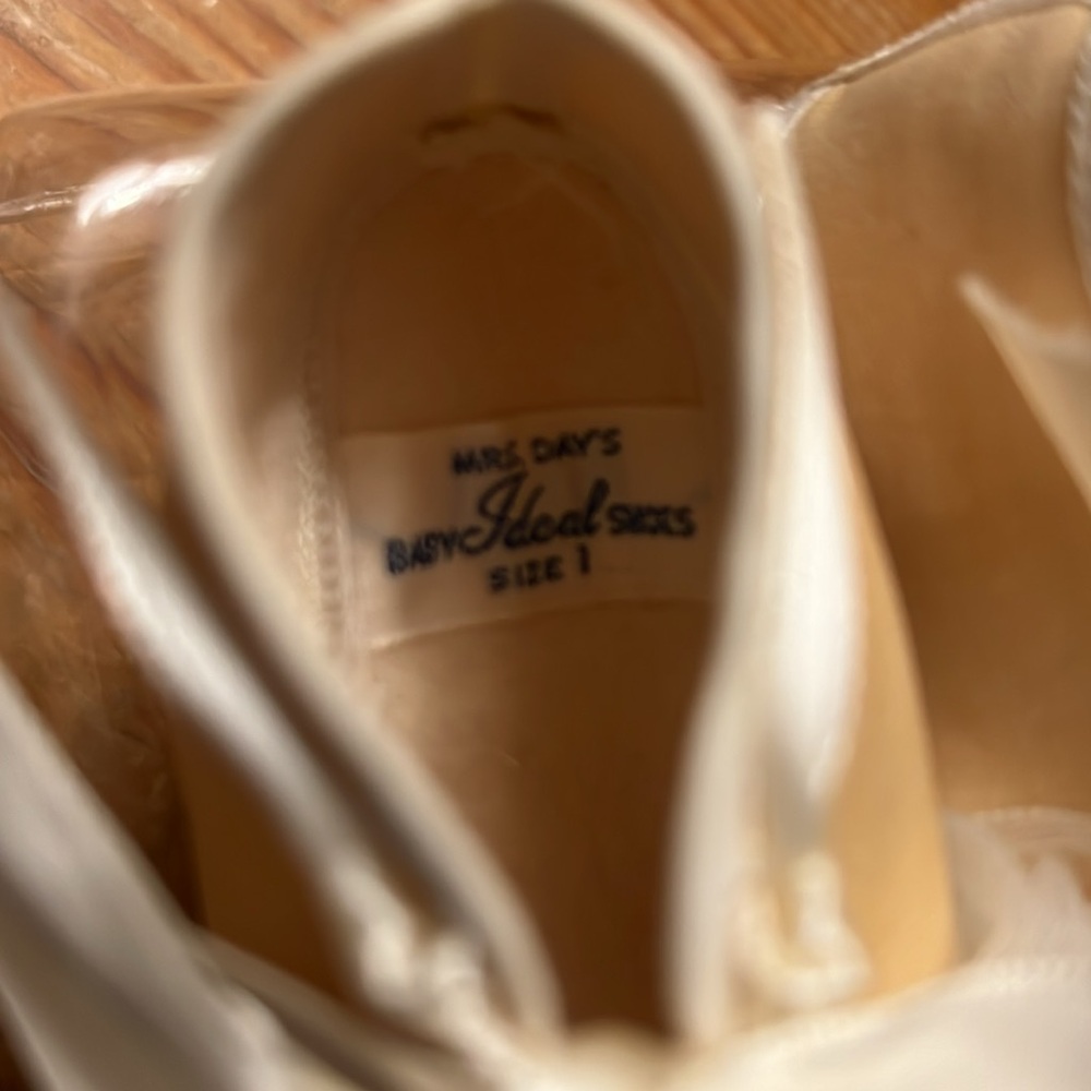 White Ruffle Mary Jane Shoes - Picture 3 of 5